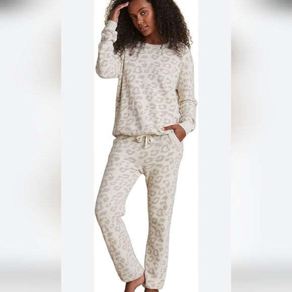 BAREFOOT DREAMS CozyChic Ultra Lite® “Barefoot in the Wild”Lounge Set.Size Small